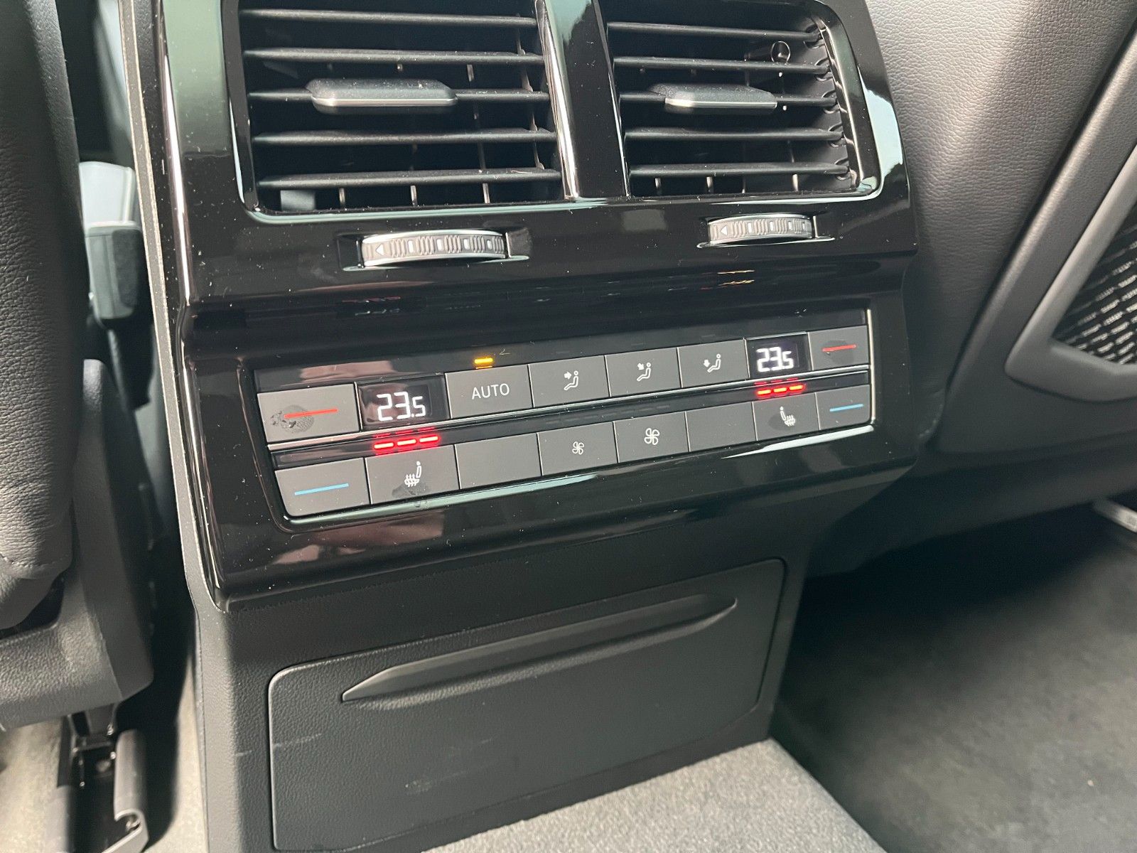 Fahrzeugabbildung Volkswagen Touareg 3.0 V6 TDI 210kW 4MOT Tiptr. R-Line