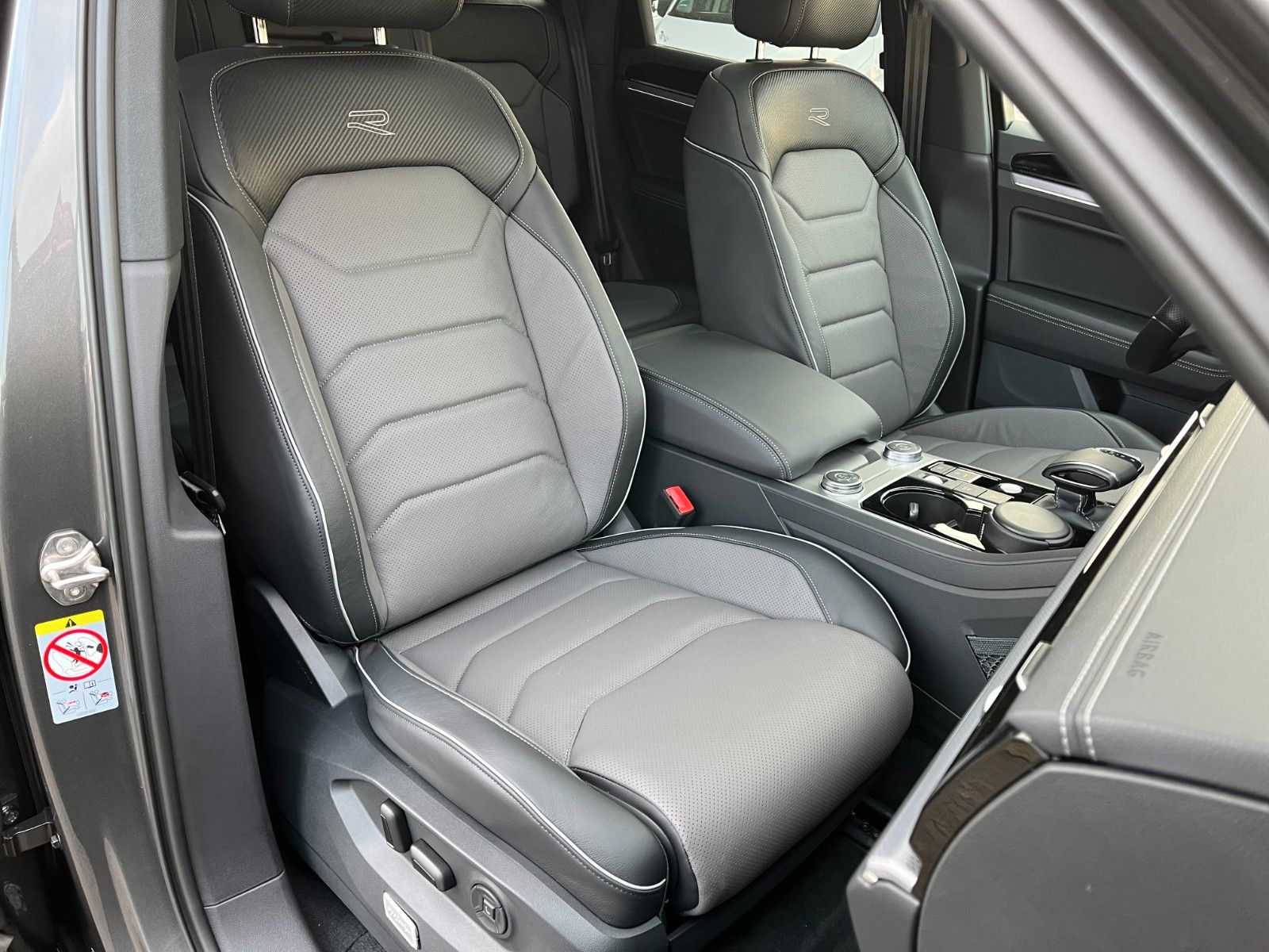 Fahrzeugabbildung Volkswagen Touareg 3.0 V6 TDI 210kW 4MOT Tiptr. R-Line
