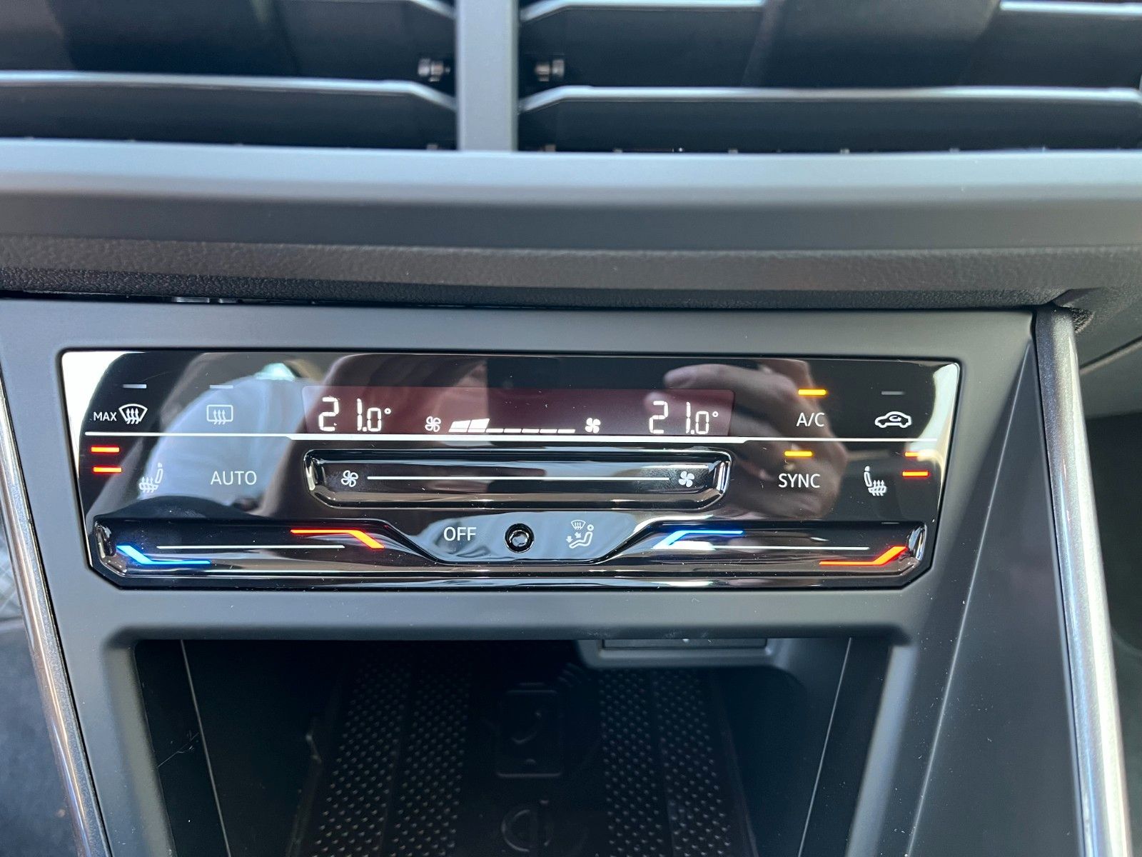 Fahrzeugabbildung Volkswagen Polo 1.0 TSI OPF DSG Style +Navi/RFK/ACC/LED+