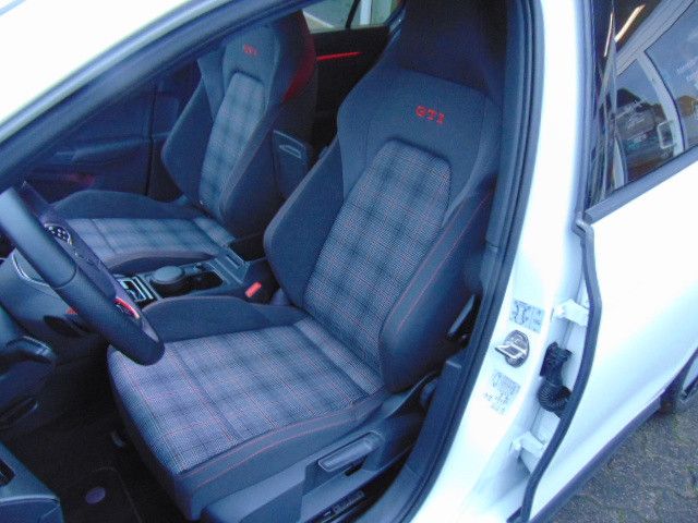 Fahrzeugabbildung Volkswagen Golf VIII Lim.GTI 2,0 TSI  DSG -Navi,Klima,Sitzh