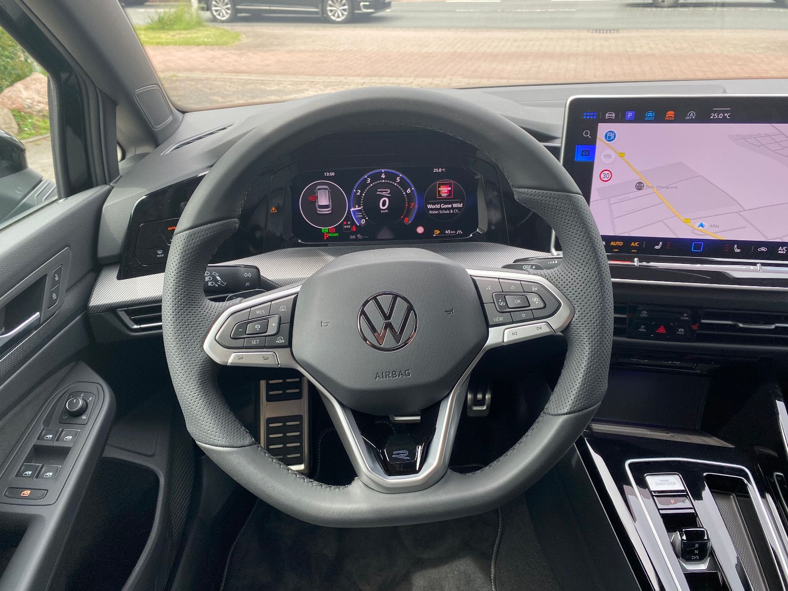 Fahrzeugabbildung Volkswagen Golf VIII Variant 1.5 eTSI DSG R-Line,AHK,Navi