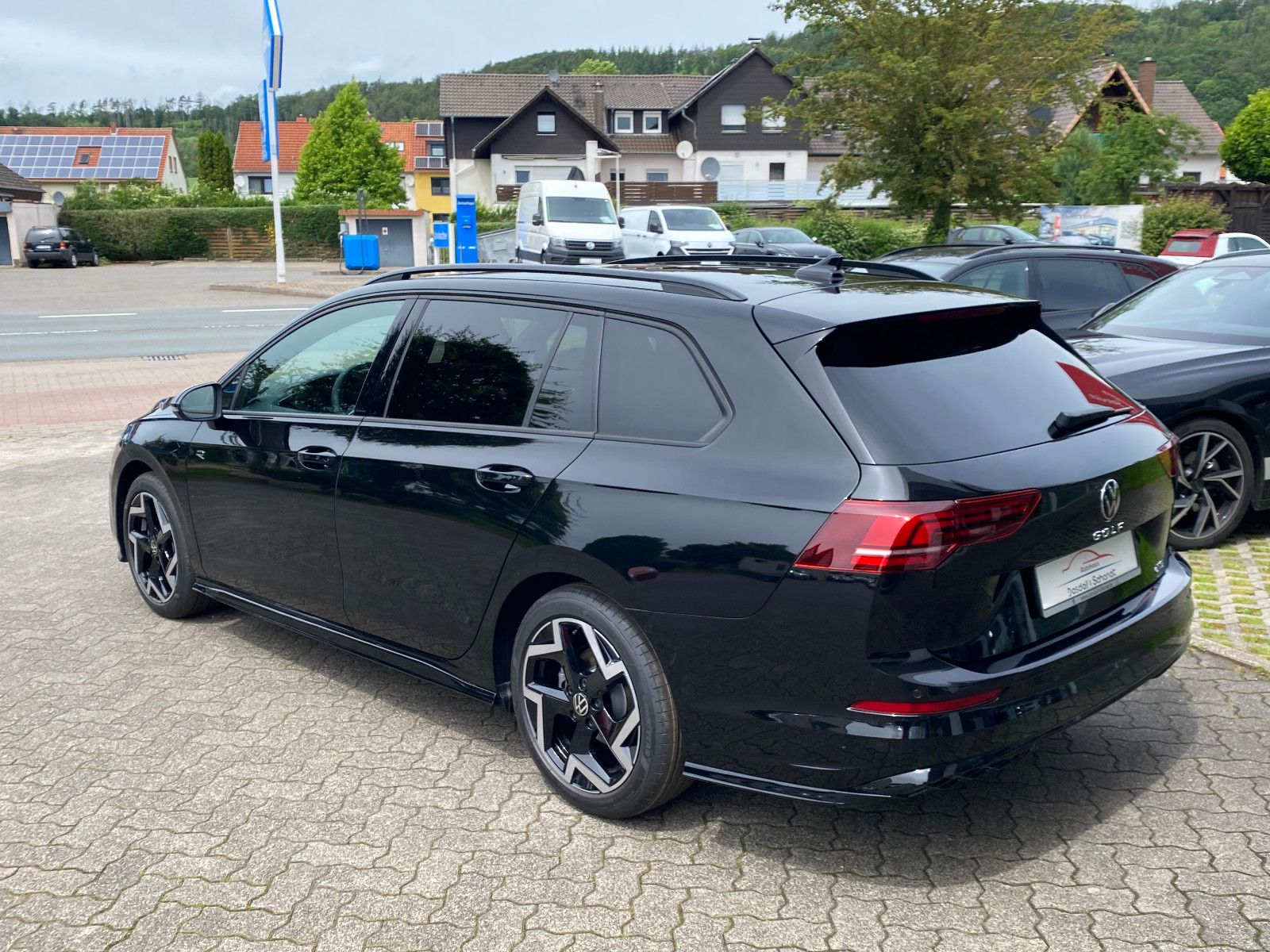 Fahrzeugabbildung Volkswagen Golf VIII Variant 1.5 eTSI DSG R-Line,AHK,Navi