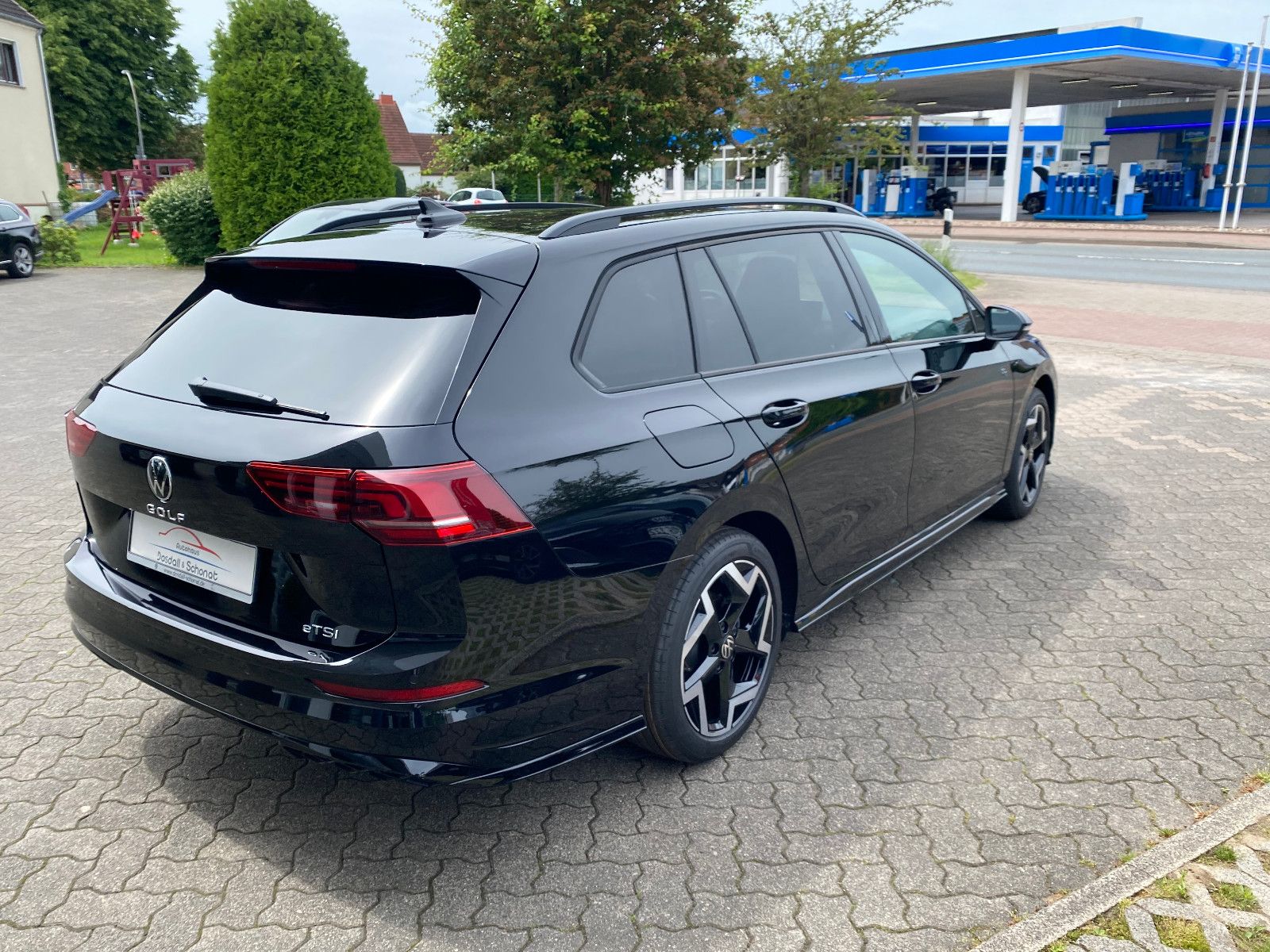 Fahrzeugabbildung Volkswagen Golf VIII Variant 1.5 eTSI DSG R-Line,AHK,Navi