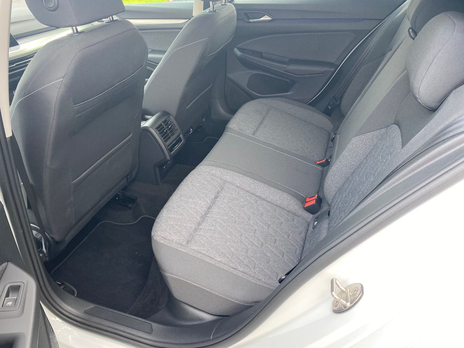 Fahrzeugabbildung Volkswagen Golf VIII Move Lim. Navi,Klima,Sitzh.