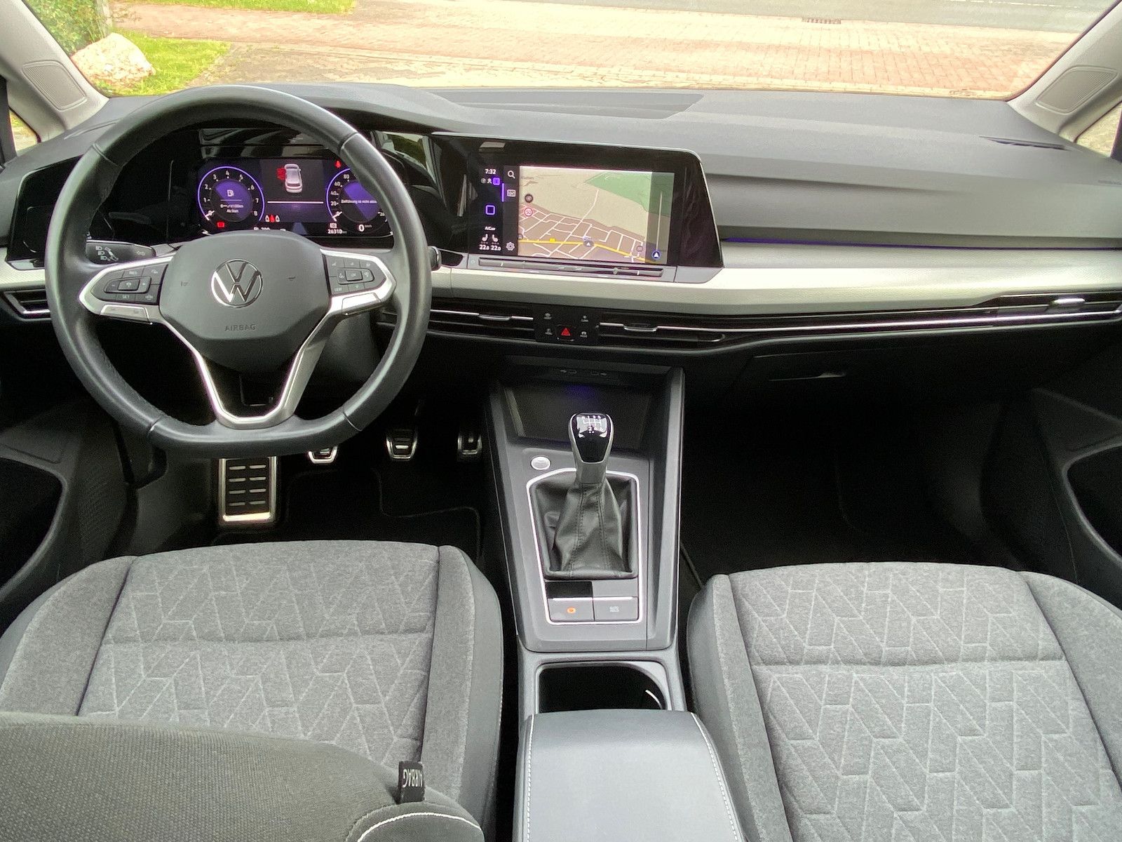 Fahrzeugabbildung Volkswagen Golf VIII Move Lim. Navi,Klima,Sitzh.