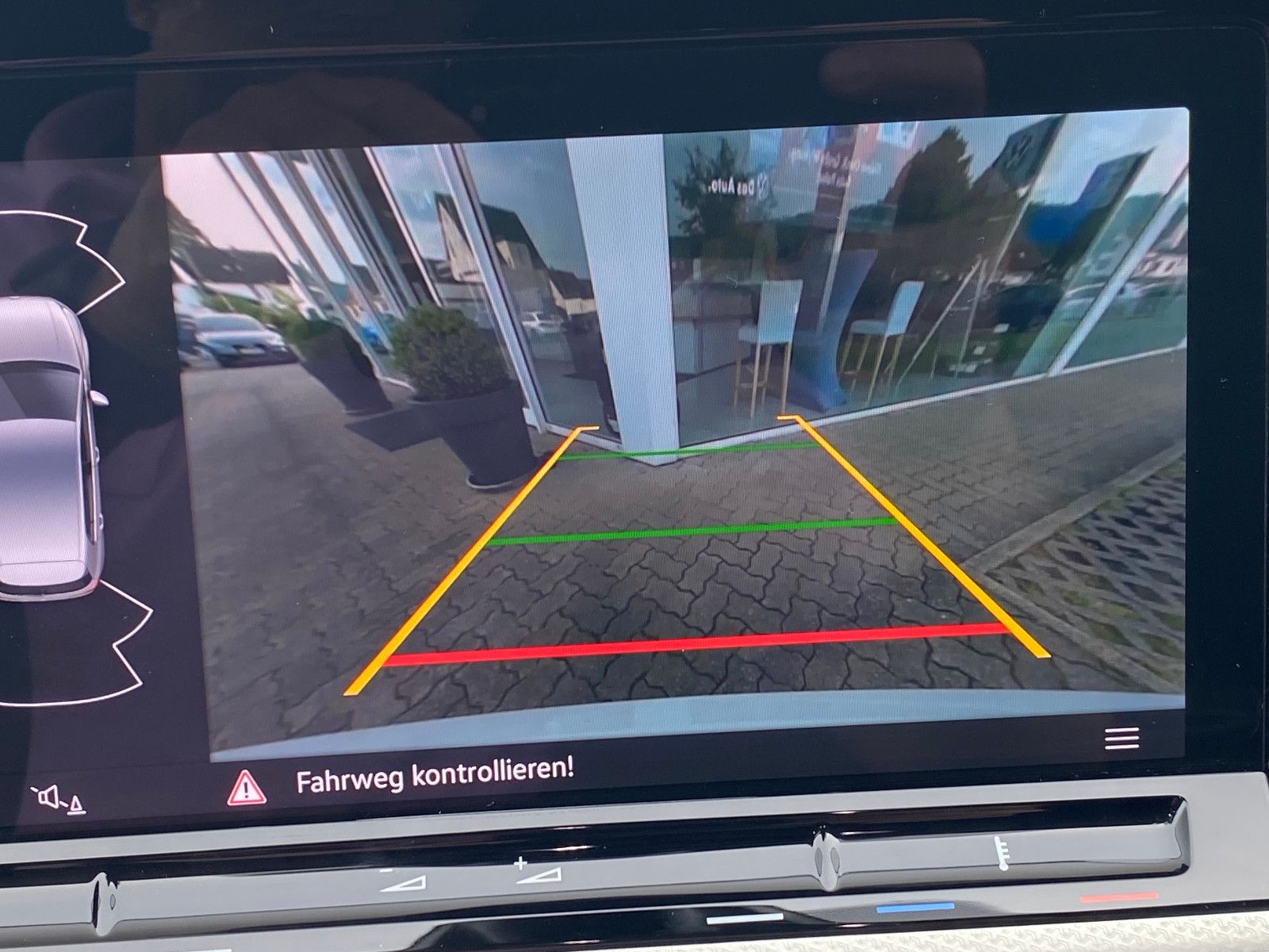Fahrzeugabbildung Volkswagen Golf VIII Move Lim. Navi,Klima,Sitzh.