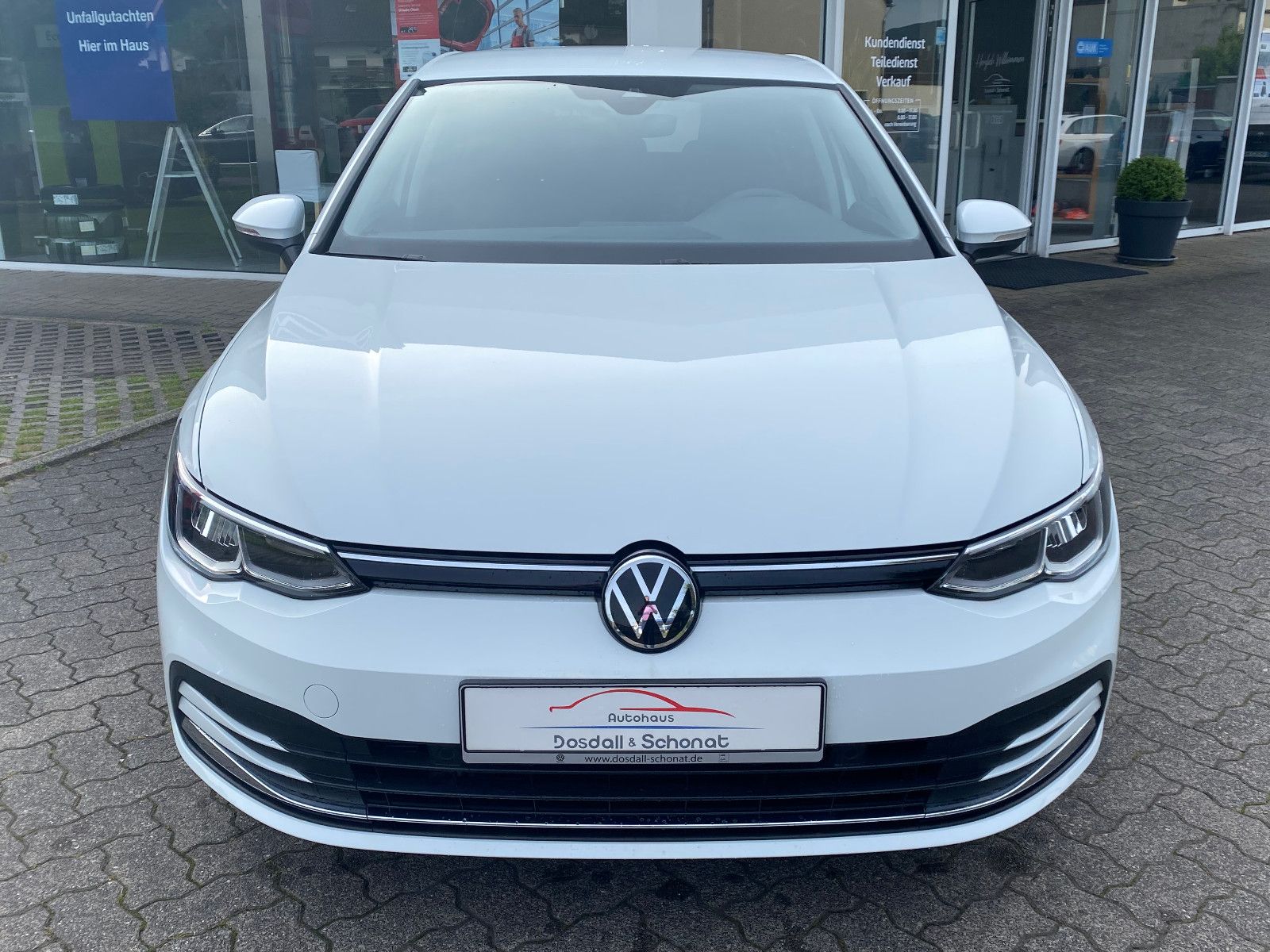 Fahrzeugabbildung Volkswagen Golf VIII Move Lim. Navi,Klima,Sitzh.