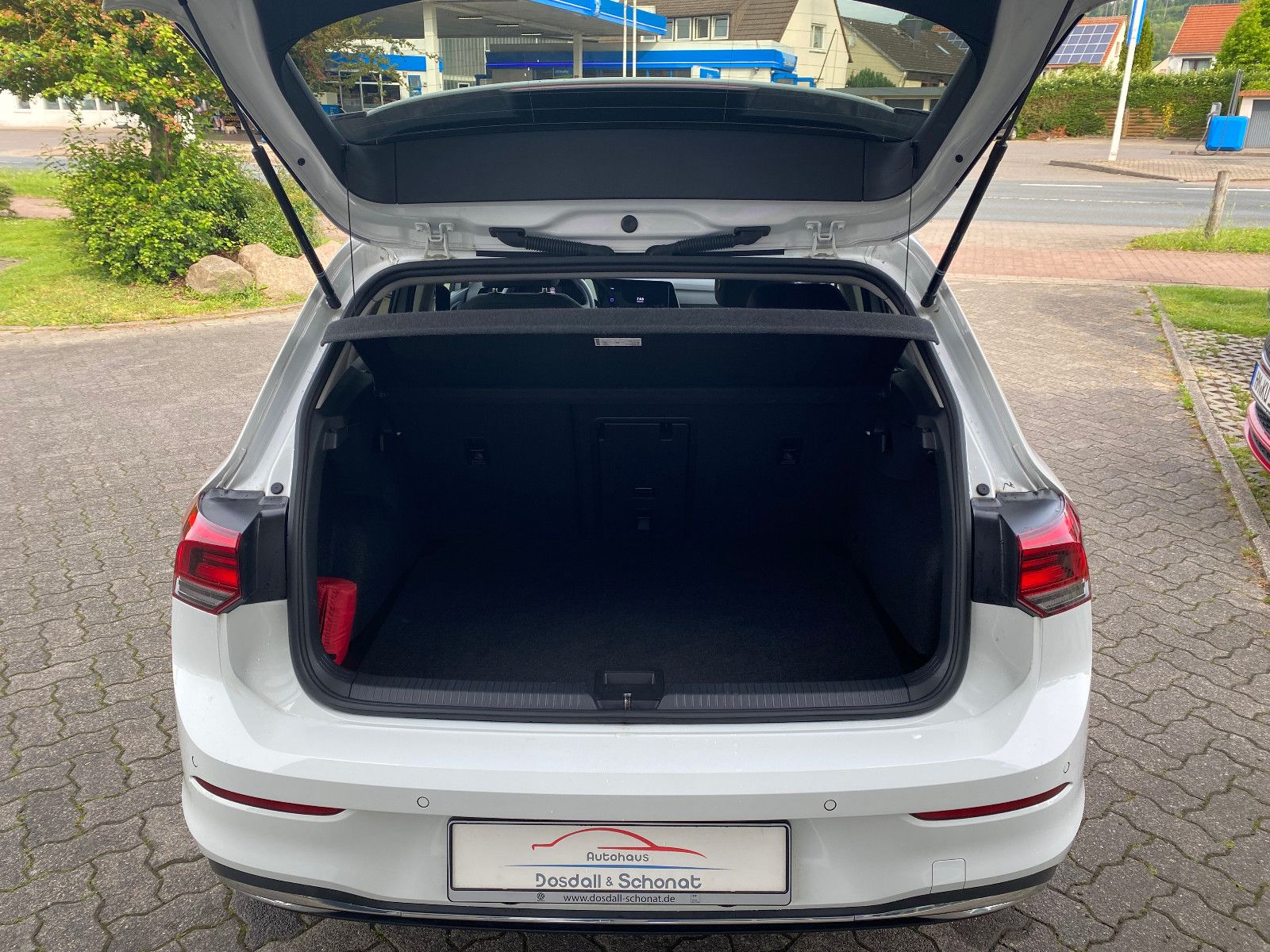 Fahrzeugabbildung Volkswagen Golf VIII Move Lim. Navi,Klima,Sitzh.