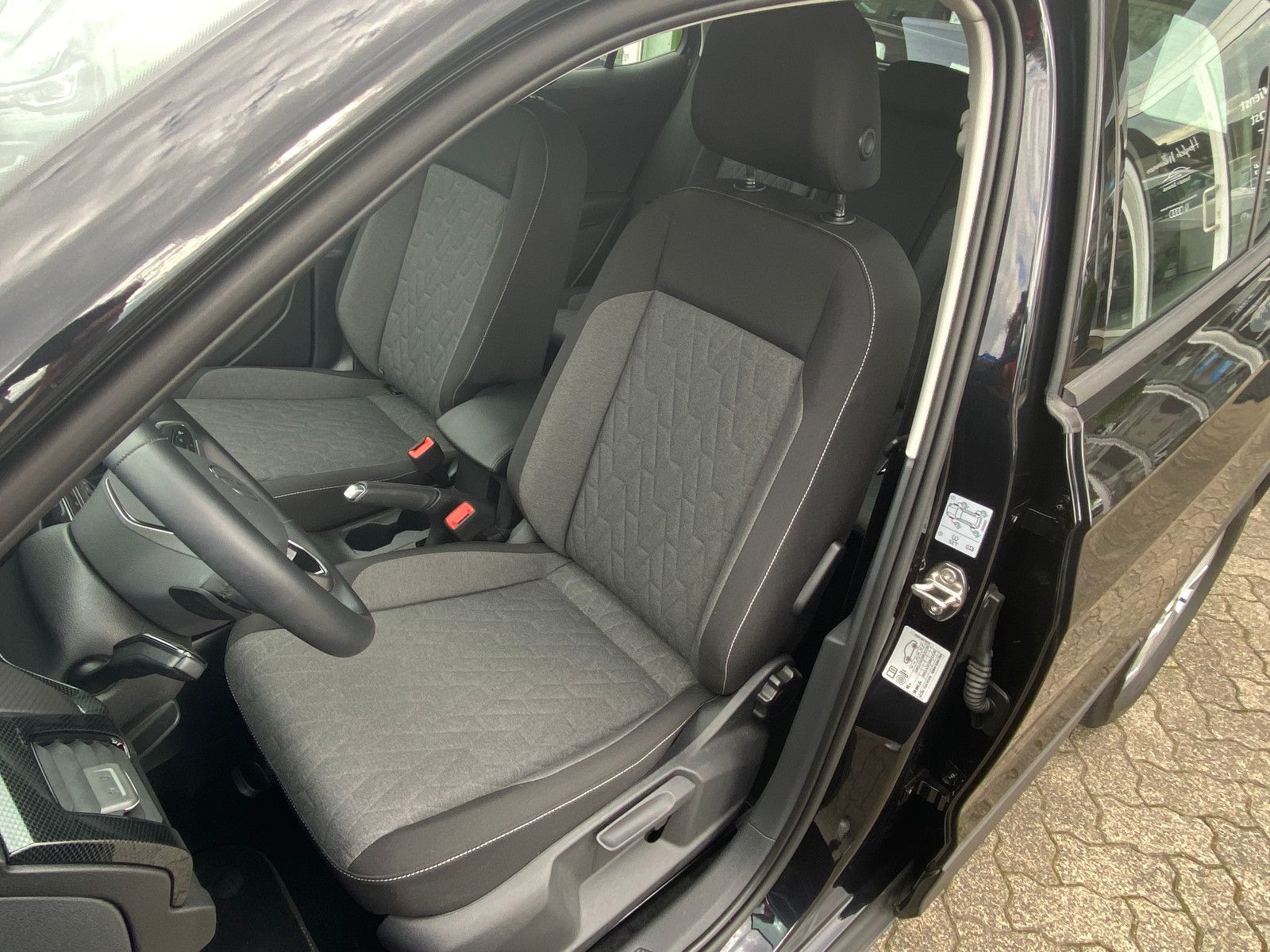 Fahrzeugabbildung Volkswagen T-Cross 1.0 TSI Life Navi,Sitzh,Klima,Kamera