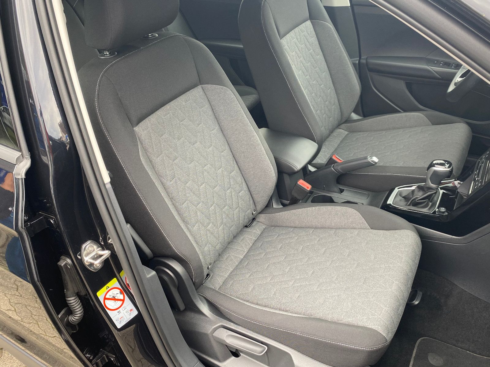 Fahrzeugabbildung Volkswagen T-Cross 1.0 TSI Life Navi,Sitzh,Klima,Kamera