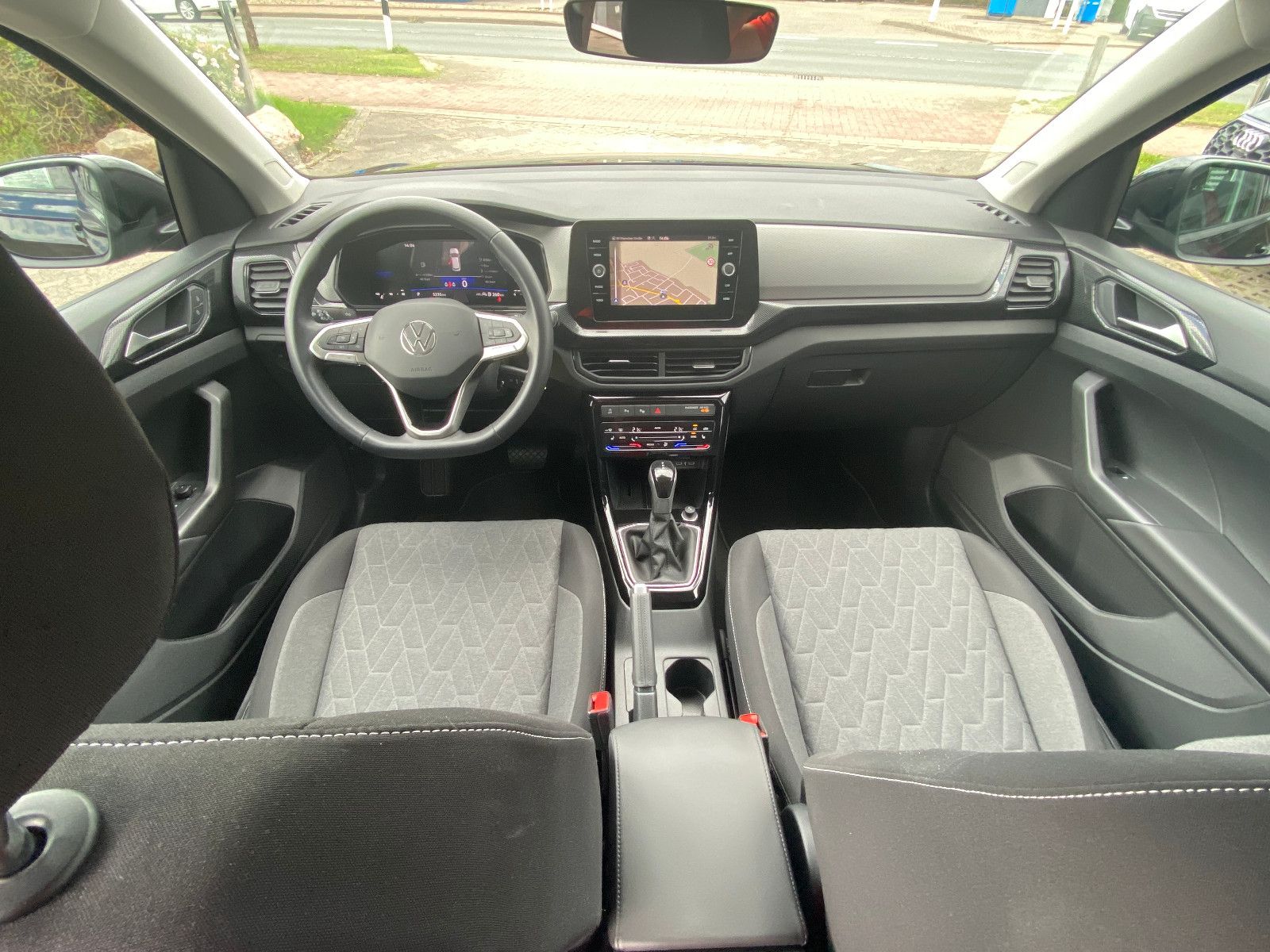 Fahrzeugabbildung Volkswagen T-Cross 1.0 TSI Life Navi,Sitzh,Klima,Kamera