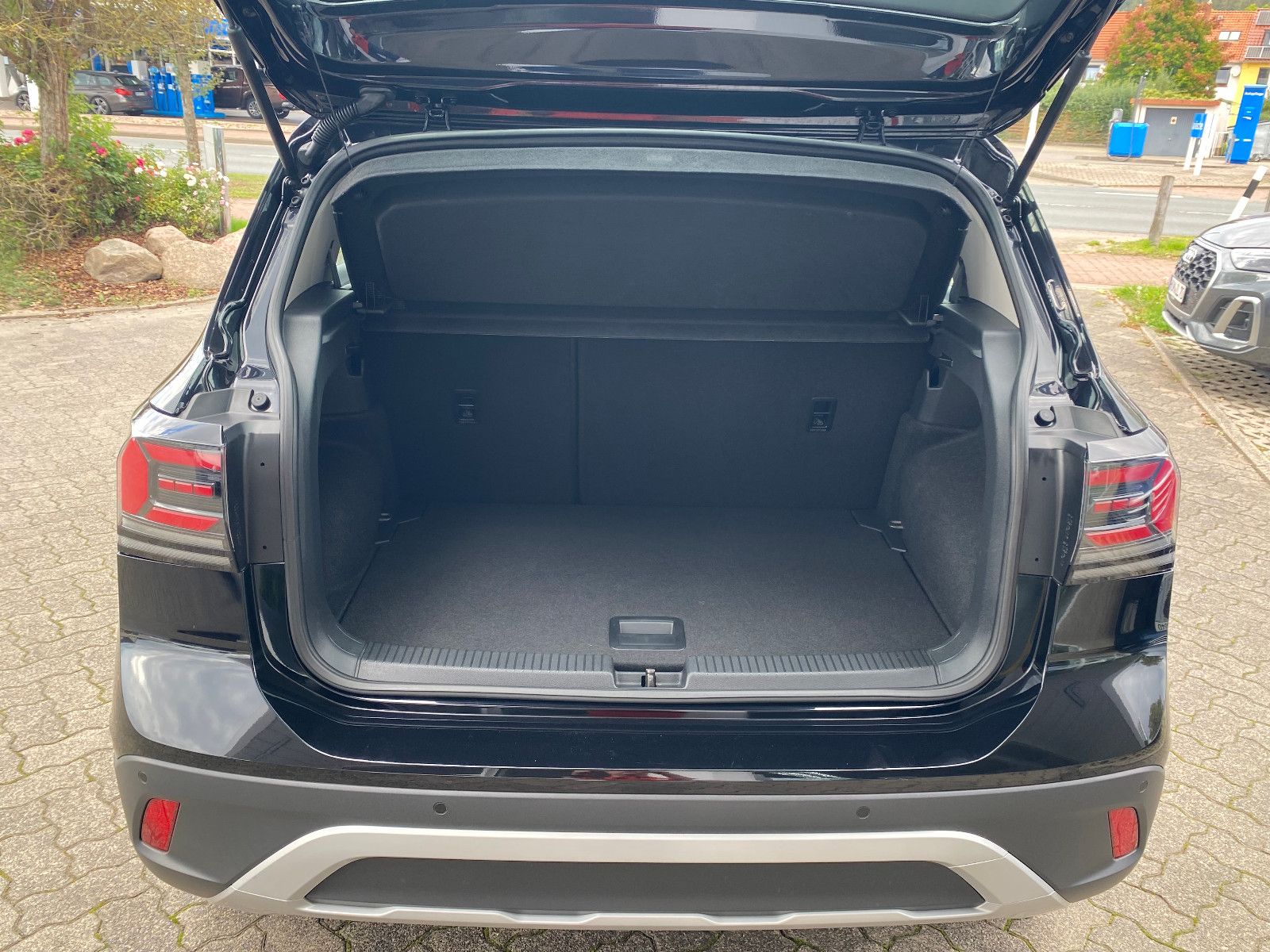 Fahrzeugabbildung Volkswagen T-Cross 1.0 TSI Life Navi,Sitzh,Klima,Kamera
