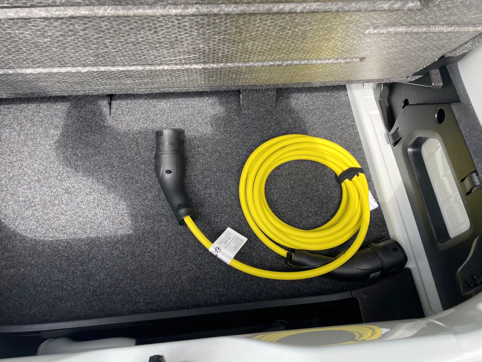 Fahrzeugabbildung Volkswagen up! e-up! Edition +RFK/SHZ/FWH/GRA/DAB/PDC+