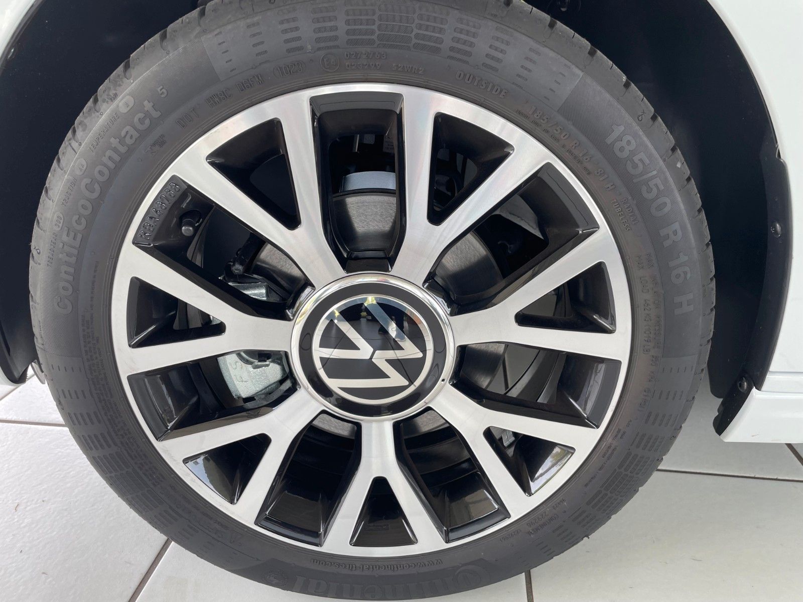 Fahrzeugabbildung Volkswagen up! e-up! Edition +RFK/SHZ/FWH/GRA/DAB/PDC+