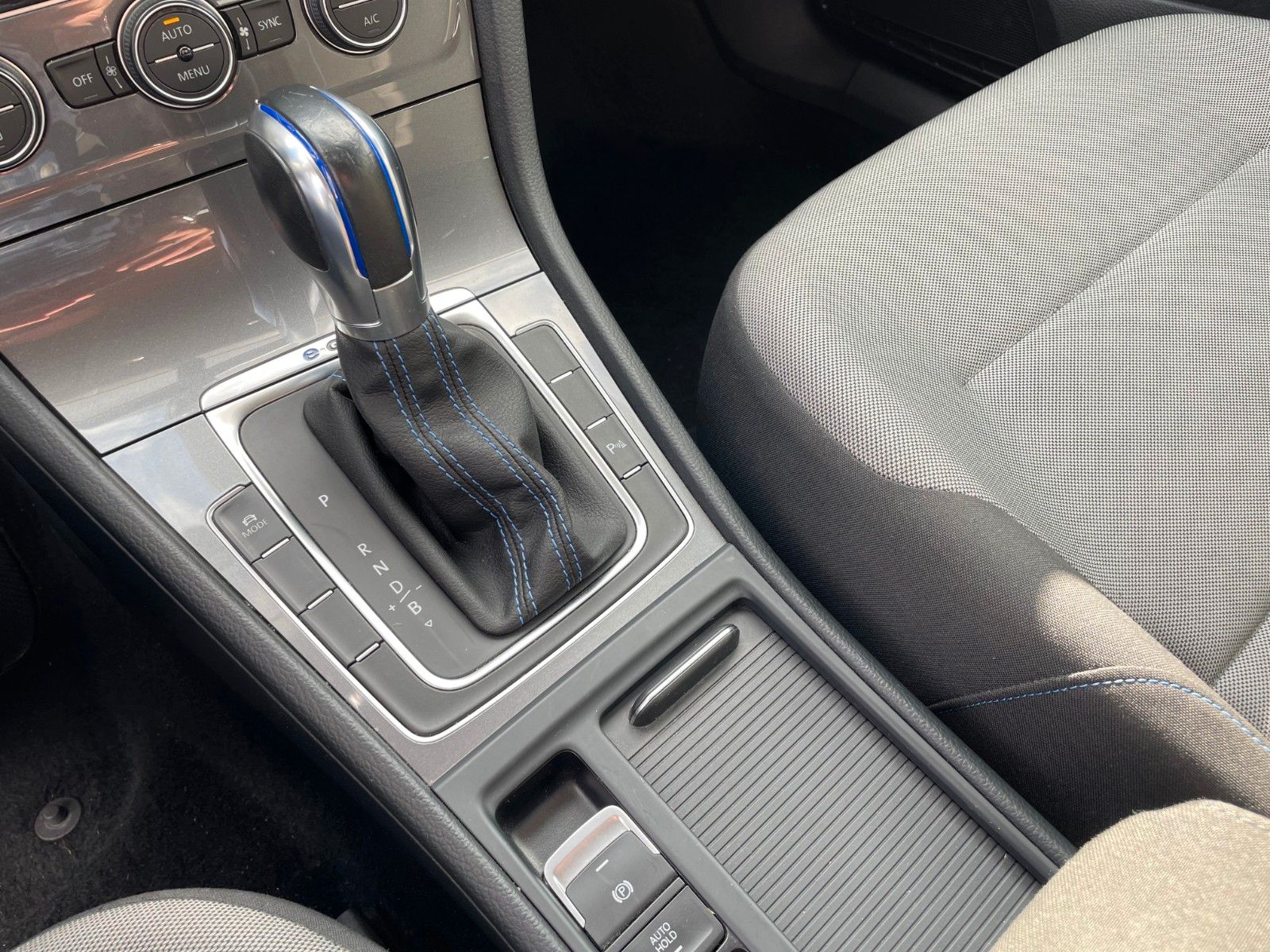 Fahrzeugabbildung Volkswagen Golf e-Golf +LED/Navi/MAL/PDC/Climatronic+